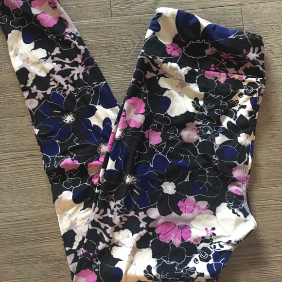 Lularoe leggings (TC) - Picture 2 of 3
